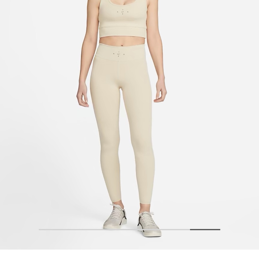 NWT NIKE LEGGINGS
